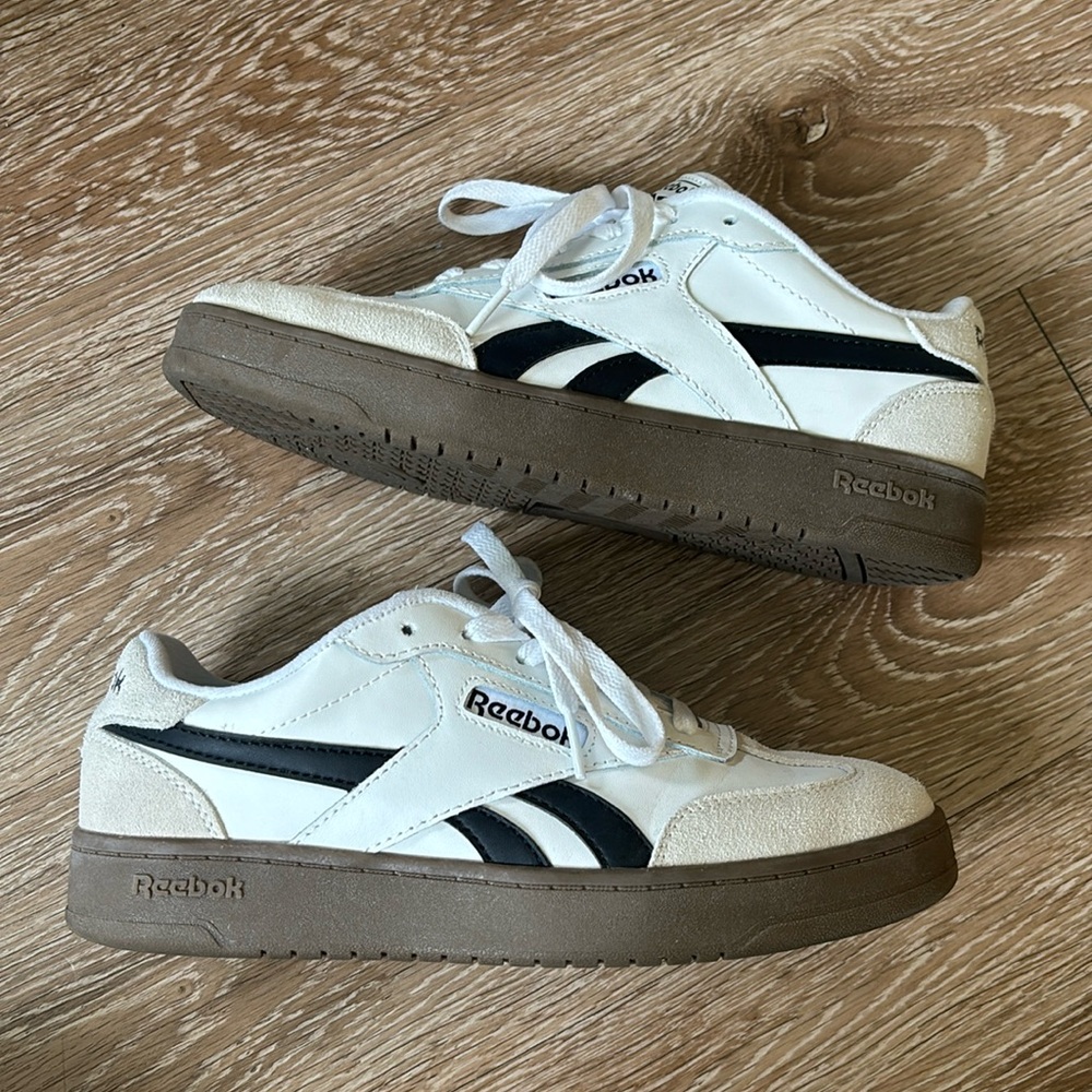 Reebok galaxy7 sneakers, size 8, white/beige/black w/ dark gum sole